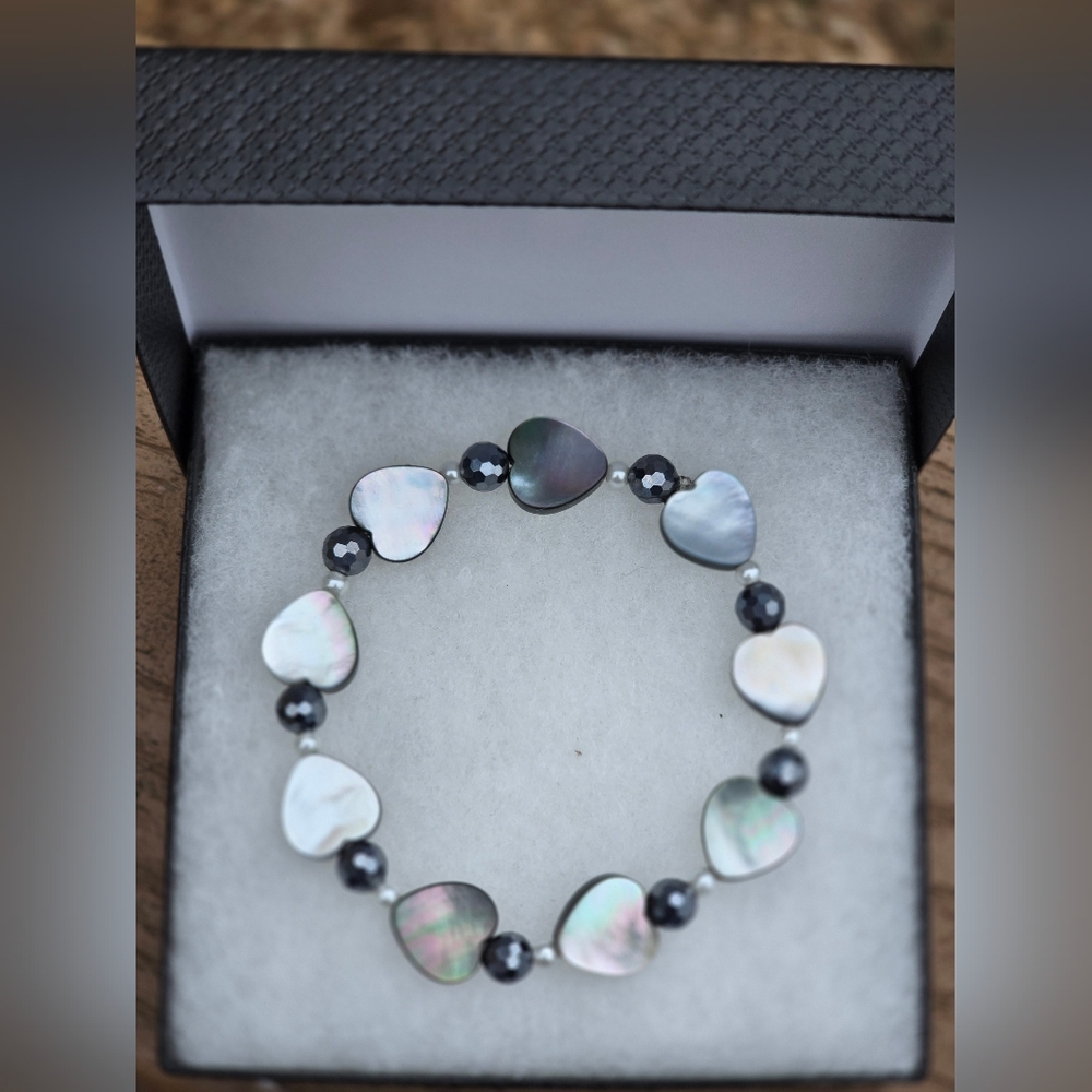 Abalone Shell Hearts And Terahertz Bracelet - Picture 2 of 2